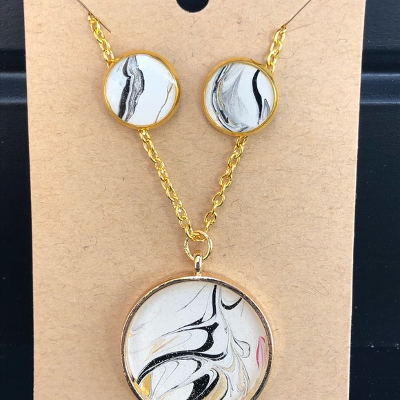 Handmade acrylic painted earrings and necklaces - Picture 4 of 8